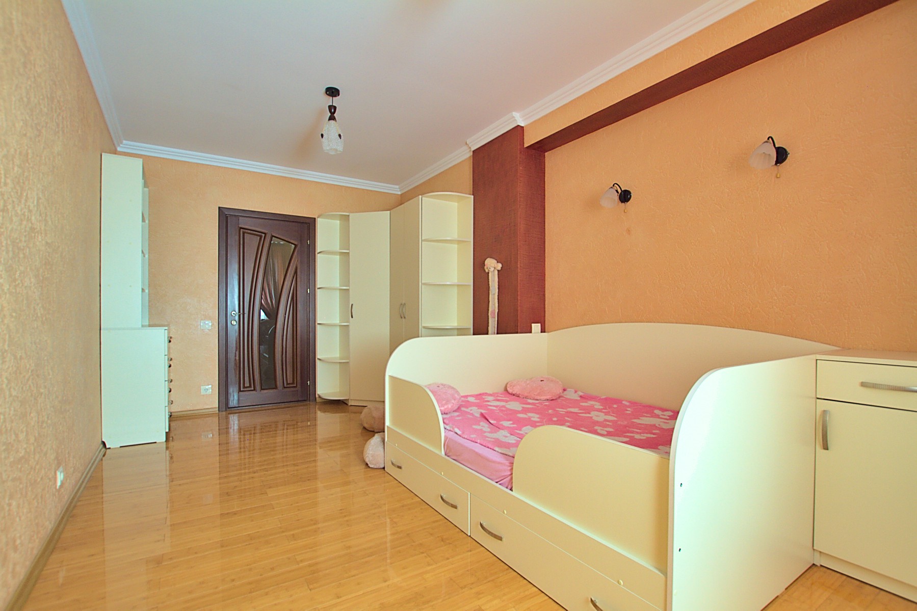 Deluxe Center Apartment is a 3 rooms apartment for rent in Chisinau, Moldova